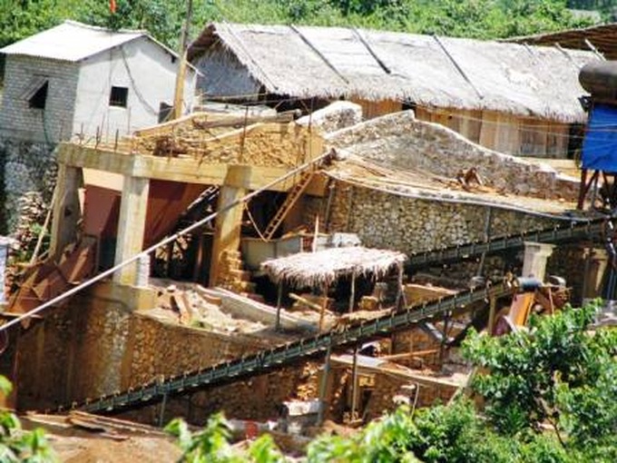 Mining in Nghe An harms people and environment - 7