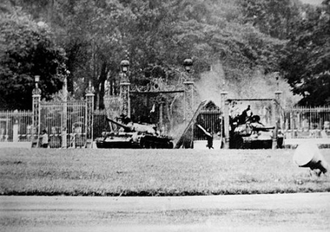 Foreign reporters recorded historic moments of Reunification Day - 1 Foreign reporters recorded historic moments of Reunification Day - 1