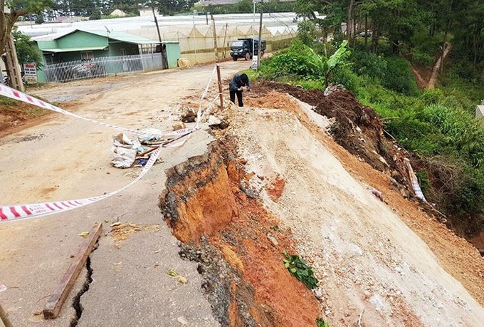 Dalat roads suffer erosion - 1