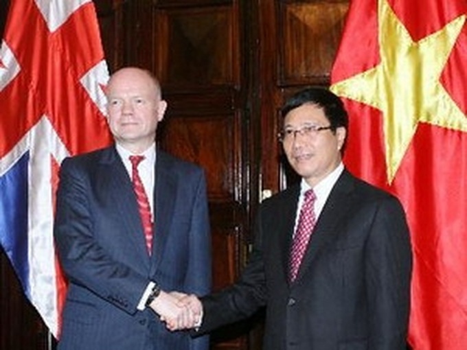 Vietnam, UK vow to boost economic cooperation - 1