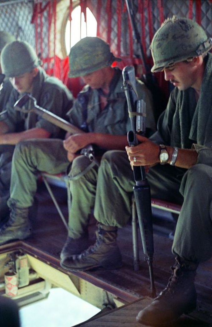A soldier's story: Rare images of Vietnam War - 12