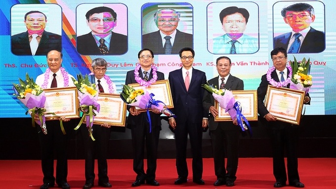 Outstanding scientific and technological intellectuals in 2017 honoured - 1