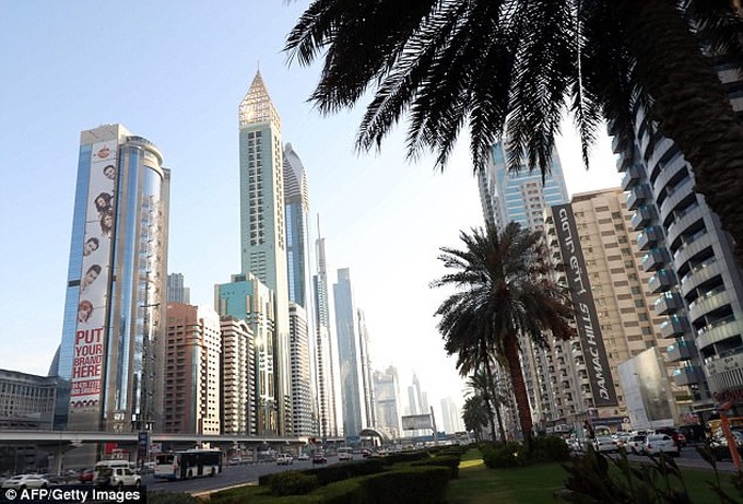 Dubai opens world's tallest hotel, again - 1