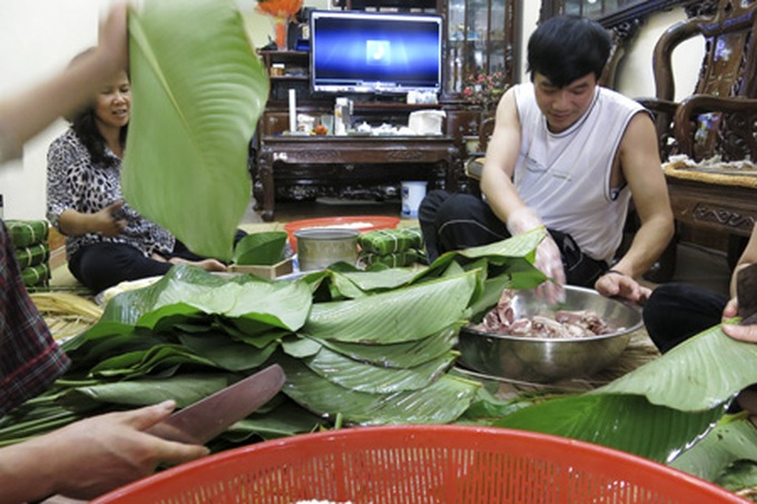 Making Chung Cake warms up neighbourhood - 1 Making Chung Cake warms up neighbourhood - 1