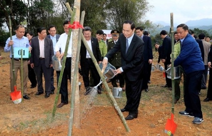 President launches tree-planting festival - 1 President launches tree-planting festival - 1
