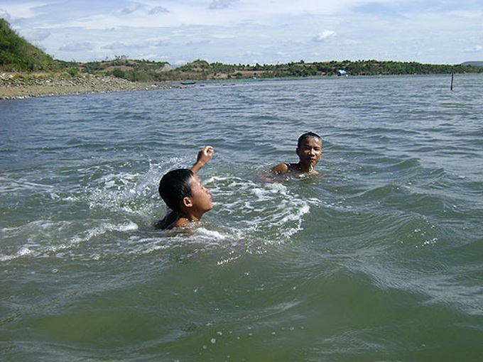 Vietnam has 3,500 children drown every year - 1