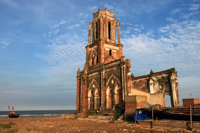 The most popular beaches in north Vietnam - 4