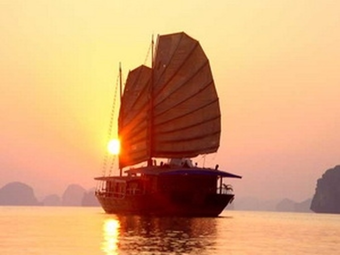 CNN pays tribute to Halong Bay’s sunset - 1