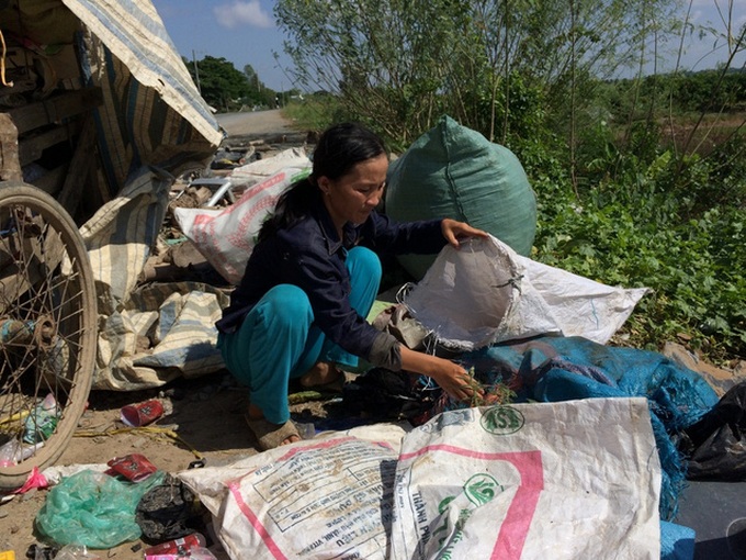 Family struggles against illness and poverty - 1