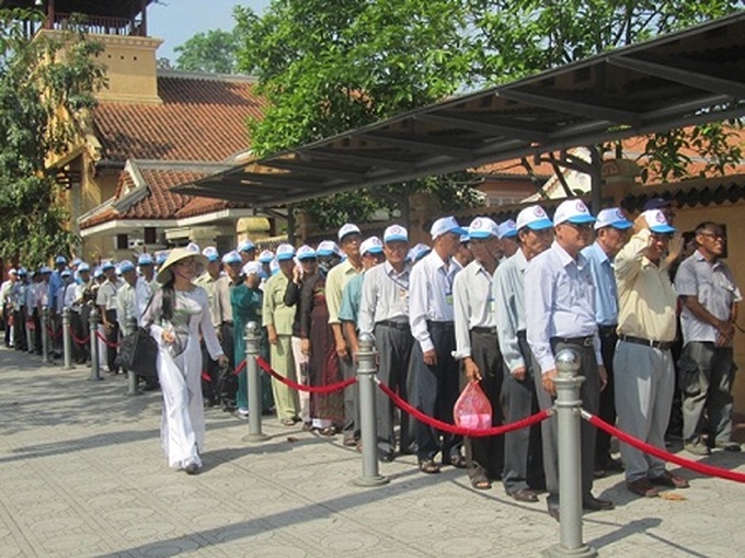Crowds pay tribute to late President Ho Chi Minh - 5 Crowds pay tribute to late President Ho Chi Minh - 5