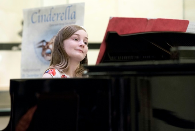 Vienna ovation for 11-year-old girl's Cinderella opera - 1