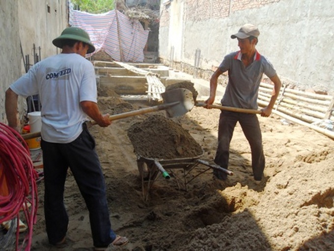 Labourers work to earn a crust on May Day - 5