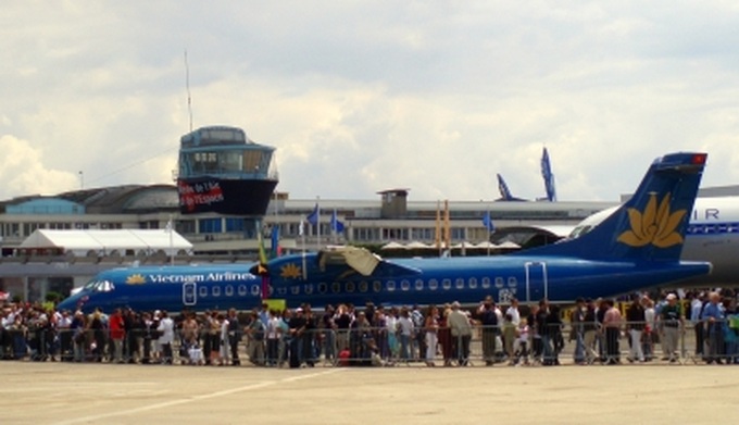 Vietnam Airlines to add 1,200 flights for Tet holiday - 1