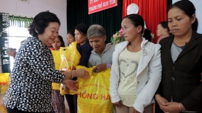 Gifts, scholarships presented to poor women and students - 1