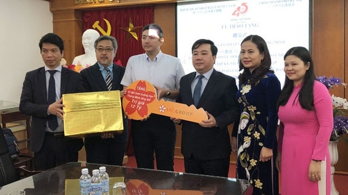 Hanoi school gifted with intelligent education system from Japan - 1