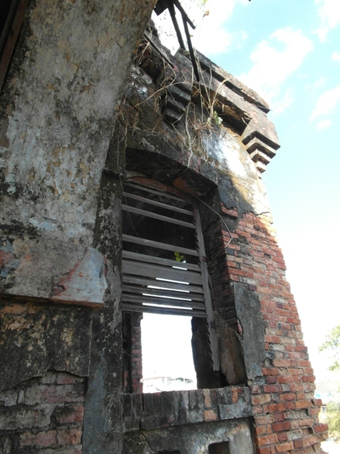 Bien Hoa Citadel dilapidated - 3 Bien Hoa Citadel dilapidated - 3
