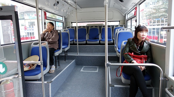 Cheap bus service to Noi Bai Airport launched - 5