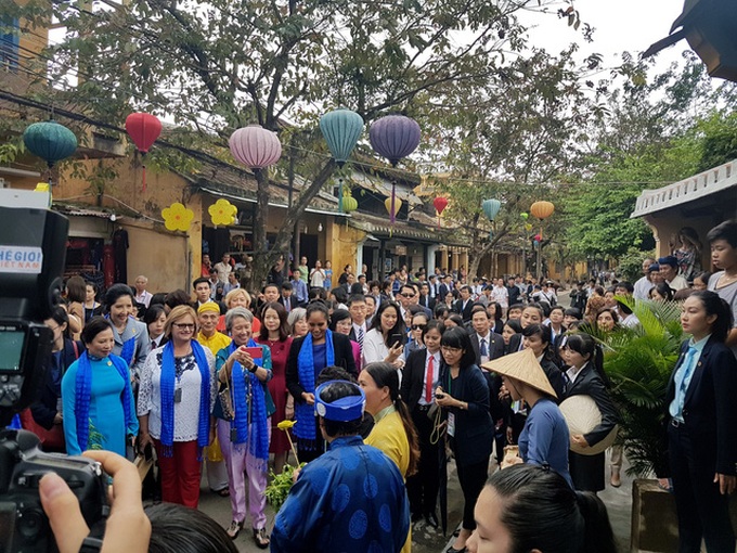 APEC 2017: Wives of APEC leaders visit ancient Hoi An city - 3 APEC 2017: Wives of APEC leaders visit ancient Hoi An city - 3