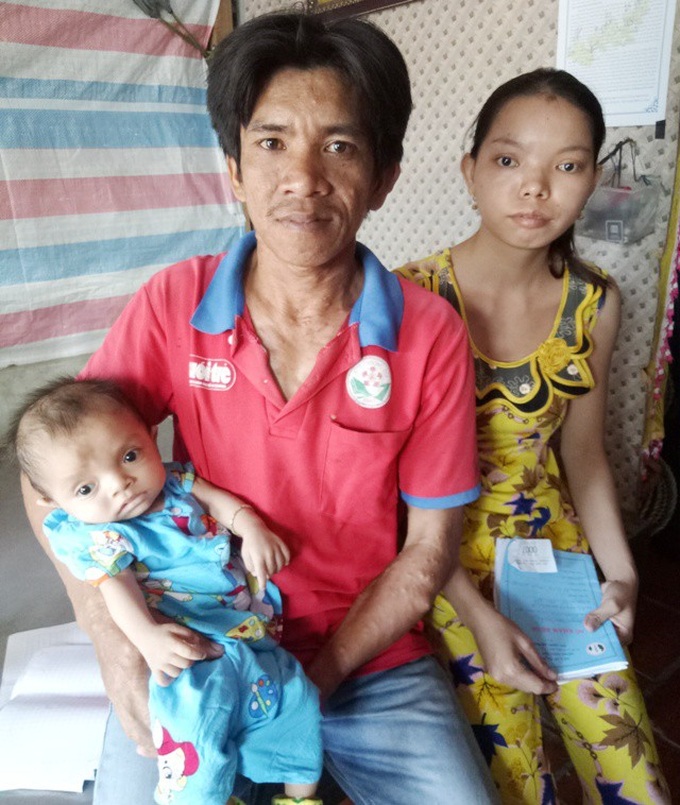 Family calls for help for ill infant - 1 Family calls for help for ill infant - 1