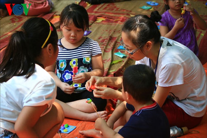 Parents try to revive traditional Mid-autumn Festival - 1