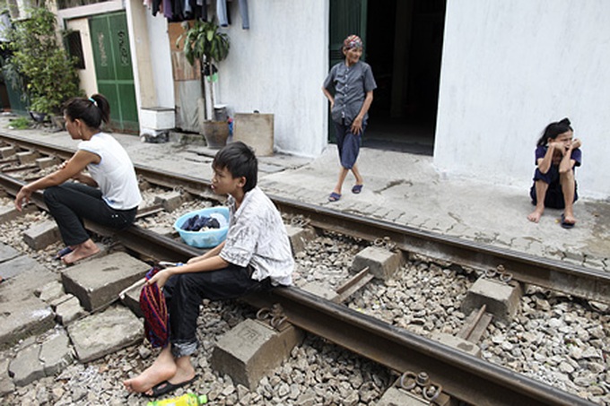 Hanoi life on the tracks - 6 Hanoi life on the tracks - 6