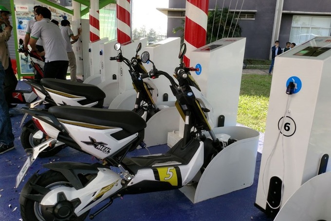 HCM City’s e-motorbike rental service raises concerns - 1
