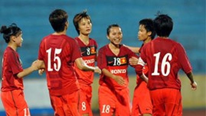 Female footballers receive special support - 1 Female footballers receive special support - 1