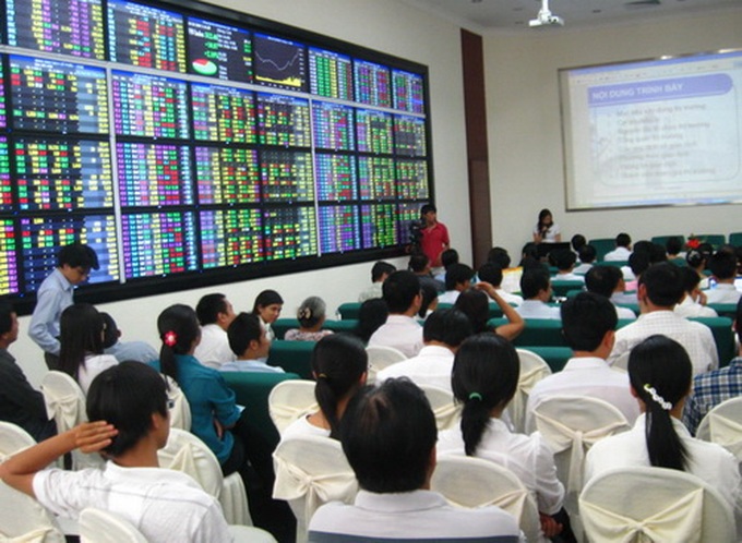 Vietnam's volatile stock market draws money, needs depth - 1