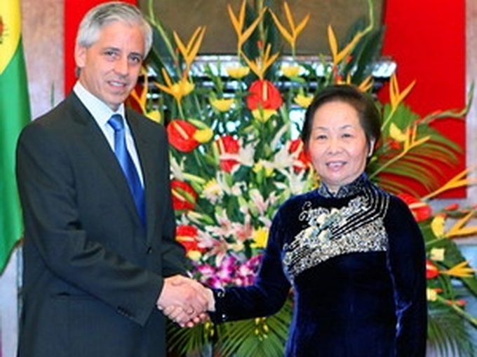 Bolivia wishes to boost cooperation with Vietnam - 1