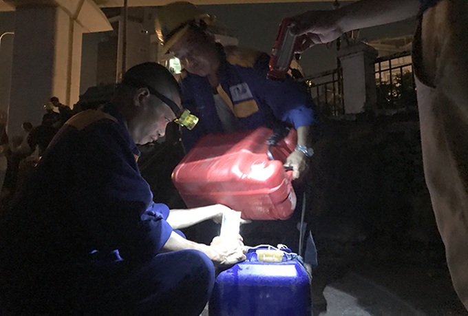 Tonnes of fish found dead in Hanoi lake - 8