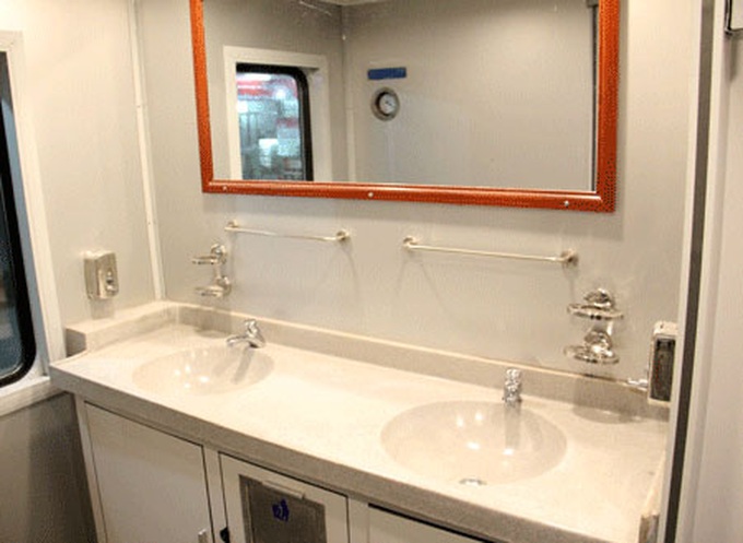 First 5-star express train in Vietnam - 7