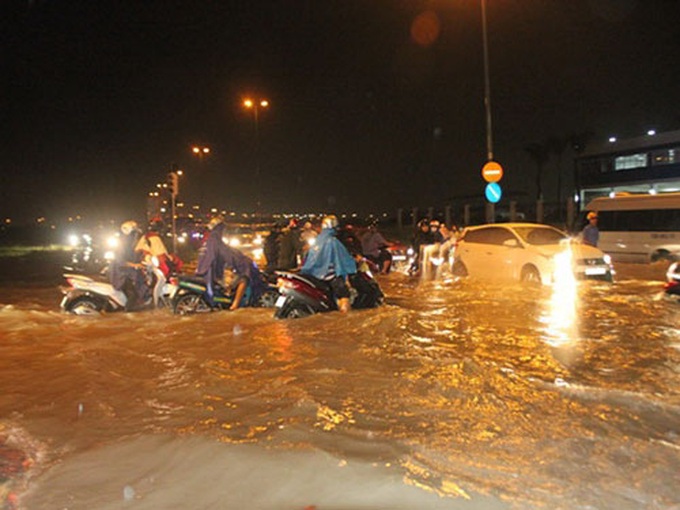 New flood-prevention measures on the table for HCM City - 1