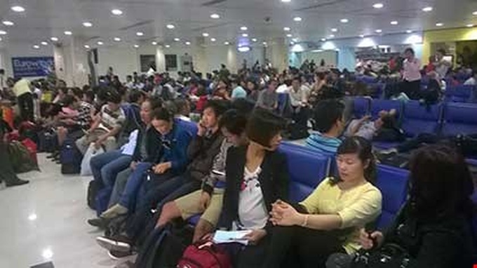 Airlines struggle to curb late arrivals - 1