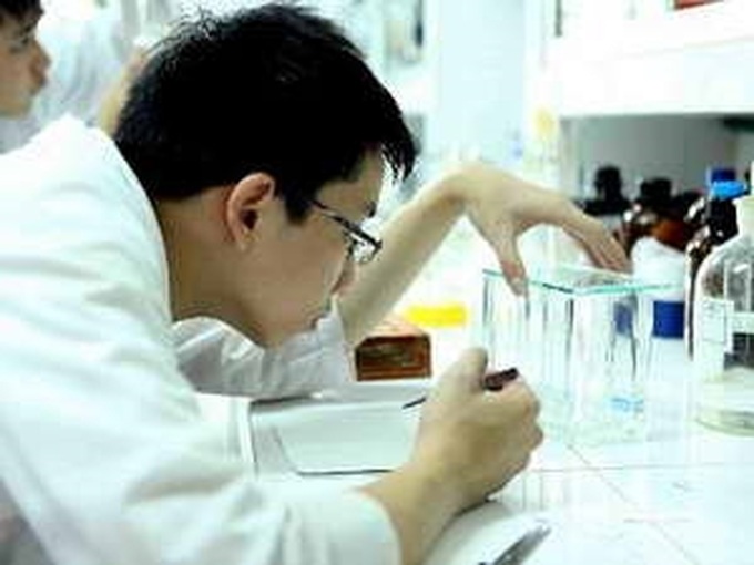 Vietnamese students succeed at Chemistry Olympiad - 1 Vietnamese students succeed at Chemistry Olympiad - 1