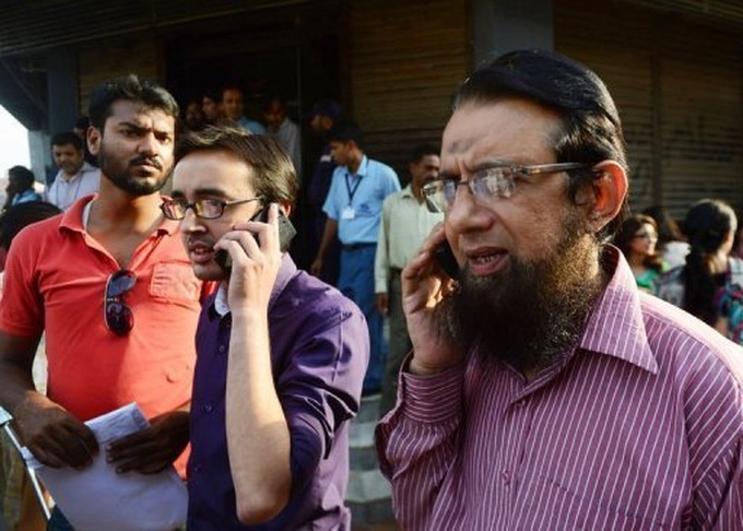 More than 200 killed in huge Pakistan quake - 1 More than 200 killed in huge Pakistan quake - 1