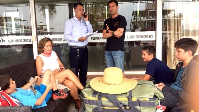 Tourists cheated by Ha Long Bay tour online booking - 1 Tourists cheated by Ha Long Bay tour online booking - 1