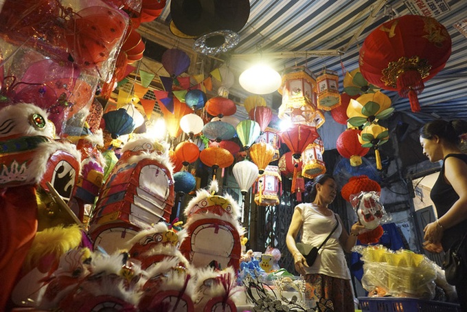 Hanoi's Old Quarter before the Mid-autumn Festival - 7