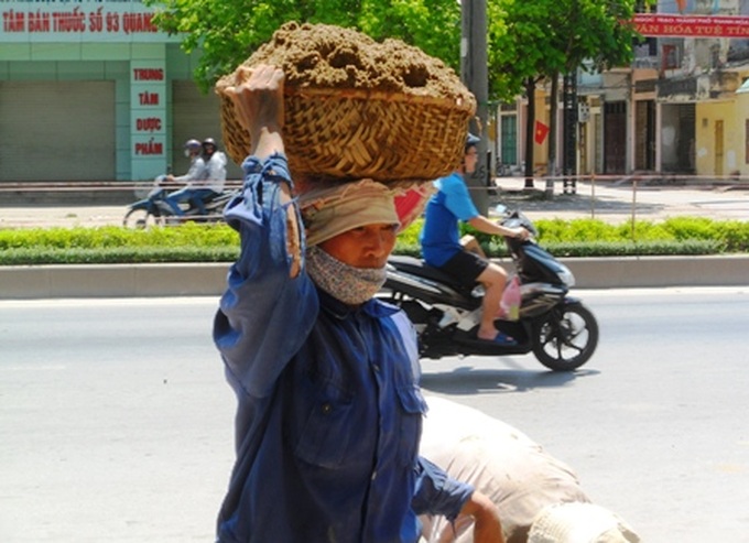 Labourers work to earn a crust on May Day - 8