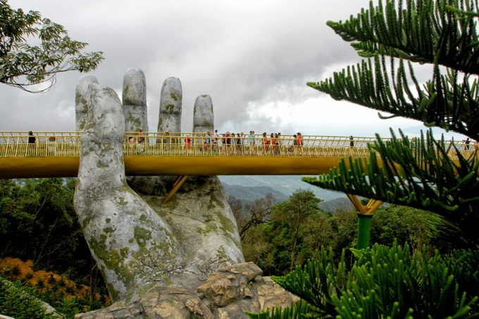 In the hands of the gods: Vietnam's Golden Bridge goes viral - 1