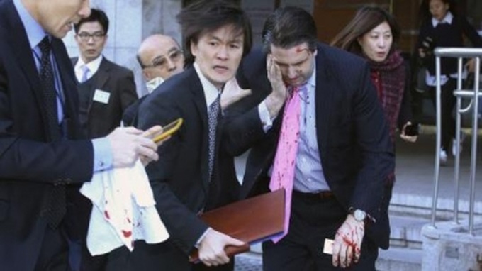 Knife-wielding attacker slashes face of US ambassador in Republic of Korea - 1