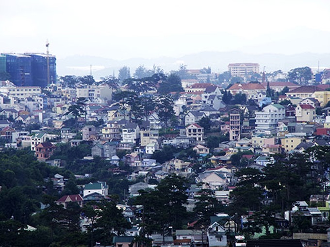 Green city turns grey - 1 Green city turns grey - 1