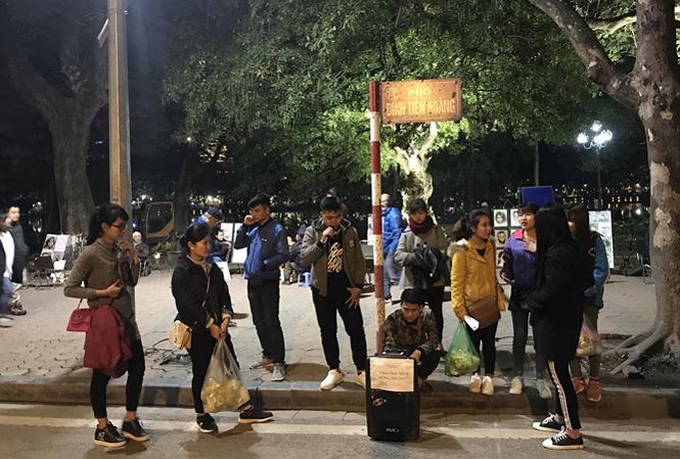 Karaoke disturb Hoan Kiem Lake area - 1