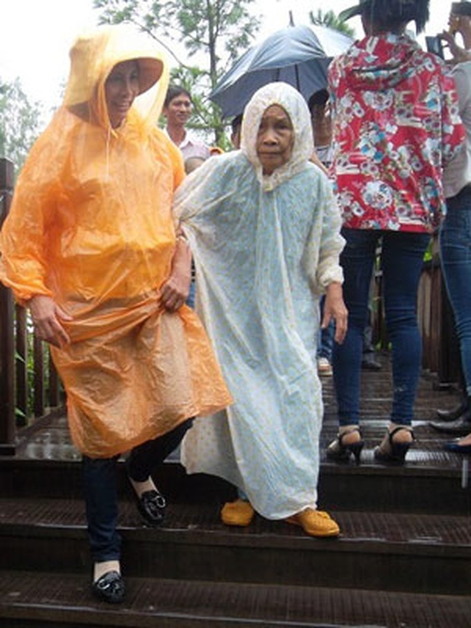 Tens of thousands pay tribute to General Giap - 8