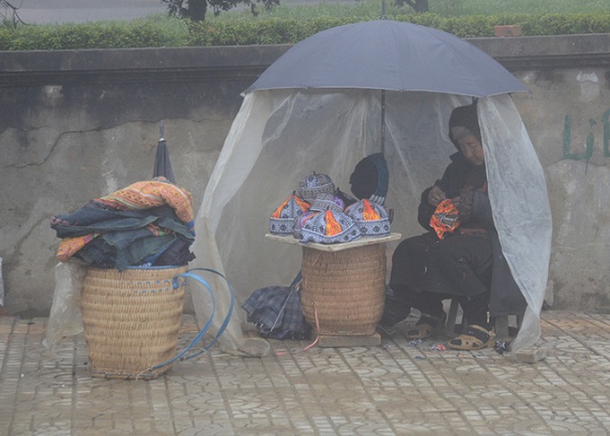 Sapa's first chilly weather of the year - 1