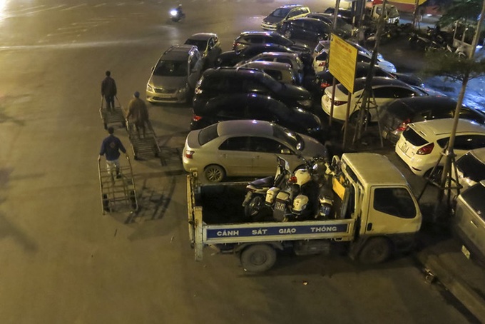 Hanoi on a winter night - 9