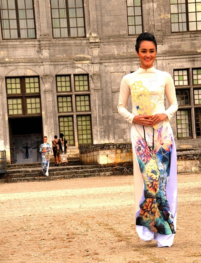 Vietnamese Ao dai graces stage at Chambord Castle - 5