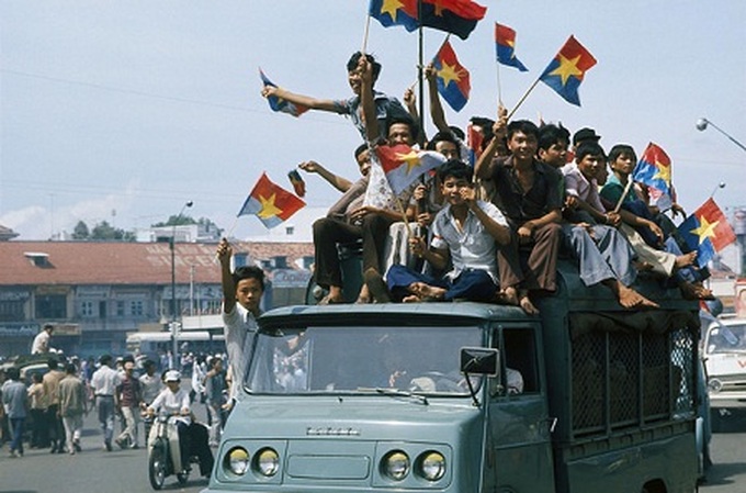 Foreign reporters recorded historic moments of Reunification Day - 12 Foreign reporters recorded historic moments of Reunification Day - 12