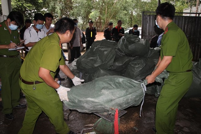 Shops in Khanh Hoa caught selling sea turtle shell - 3 Shops in Khanh Hoa caught selling sea turtle shell - 3