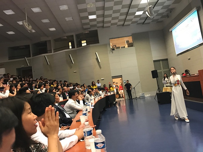 Summer camp for Vietnamese youths in Europe opens - 2