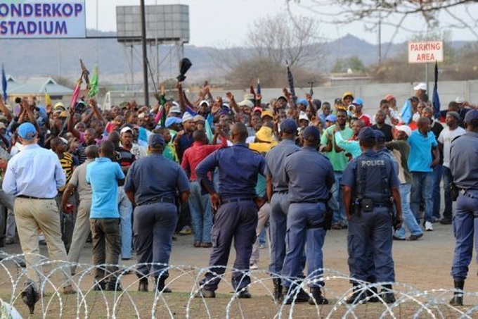 7,000 strike at S.Africa's restive Marikana mine - 1